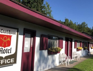 Coach House Motel 20 km East Terrace Bay 5