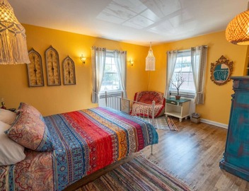 Cardinal Inn ~ Boho Room 2
