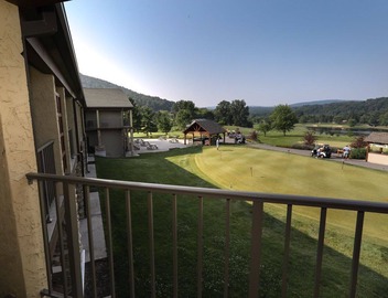 Carroll Valley Escape | King Room w/Golf Views 5