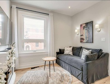 Casa Leslieville - 2BR Suite with LRG Patio 4