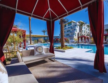 Casa Nube with Beach Club, Pickleball Court , Gym & Spa, Near Airport & Las Vegas Strip 5