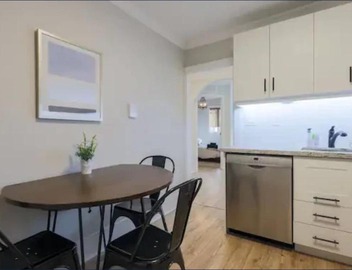Casa Queen East - Modern 2BR Suite in Leslieville 4