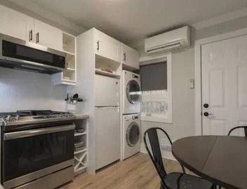 Casa Queen East - Modern 2BR Suite in Leslieville 5