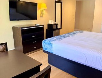 Castaic Inn Six Flags Valencia 4