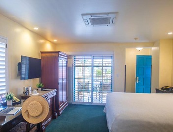 Castillo Inn at the Beach 2