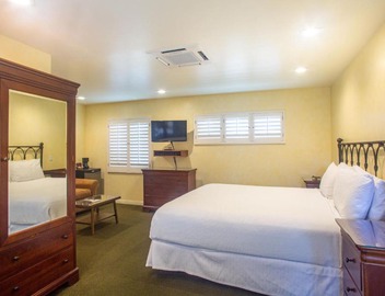 Castillo Inn at the Beach 5