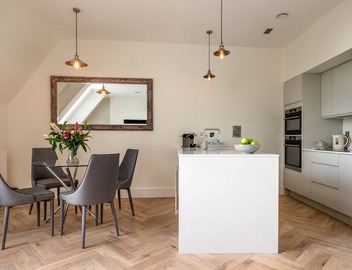 Cathedral View - Luxury Exeter City Apartment with Cathedral Views 3