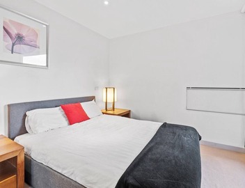 Central 1-Bed Apartment with Secure Parking 2