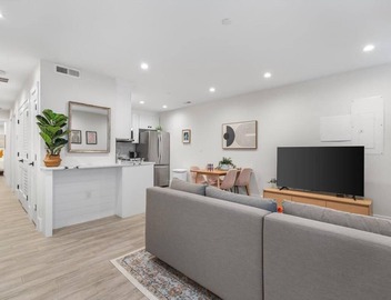 Central 2-BR City Sanctuary - Commuter-Friendly 2
