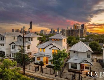 Central Austin Hotspot Walk to Fine Dining & Fun 3