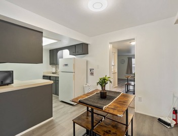 Central Bellevue Retreat 2 Bedroom Duplex 4