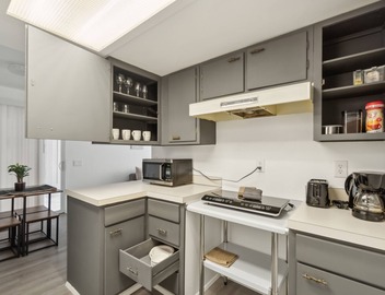 Central Bellevue Retreat 2 Bedroom Duplex 5