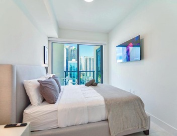 Central Brickell Condo Walk to Shops & Dining 3