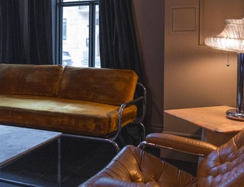 Central location in Montreal with parking 5