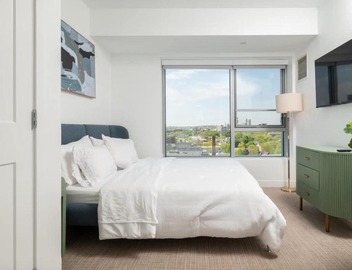 Central Serene Condo King Bed by MIT Harvard GYM 4