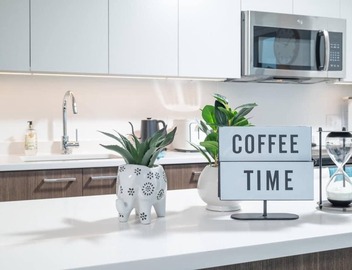 Central Square 3BR Condo with Downtown View, Gym and Parking! 8 Sleeps 3