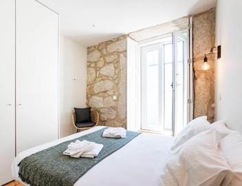 Central Studio with Pool & Patio by LovelyStay 4
