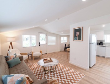Central Thousand Oaks retreat close to shops & eats! 3