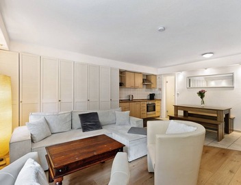 Centrally Located and Quiet Trade Fair Apartment Berlin 4