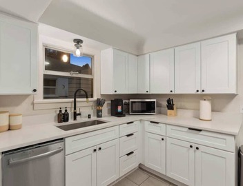 Centrally Located Bungalow | Green Lake & Parking 3