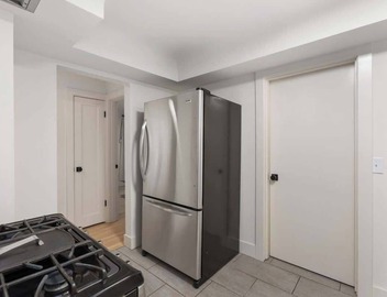 Centrally Located Bungalow | Green Lake & Parking 5