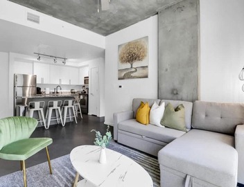 Centric 2BR In HEART of DTPHX Free Garage Parking 3