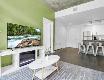 Centric 2BR In HEART of DTPHX Free Garage Parking 5