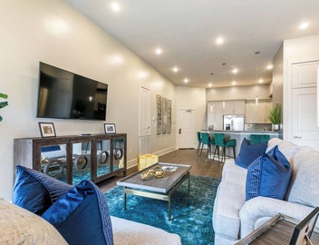 💜CHARACTER GALORE A TASTE OF NOLA NOT FOUND IN A HOTEL! 2 Balconies King Beds+Sleeper Sofa💜 4