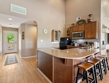 Chardonnay Haus - Unit C 3