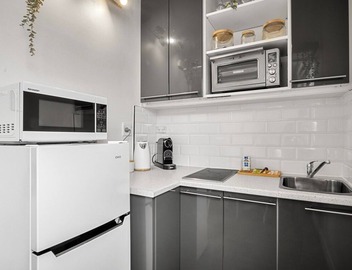 Charming 1-Bed with Fireplace by the Beach 5