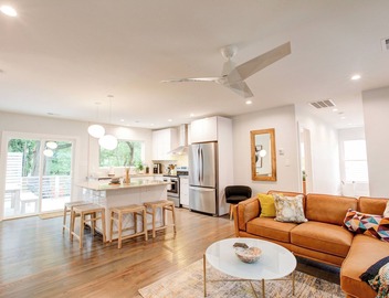 Charming 3-bedroom house in Villa Heights near NoDa with Fully-Fenced Backyard 4