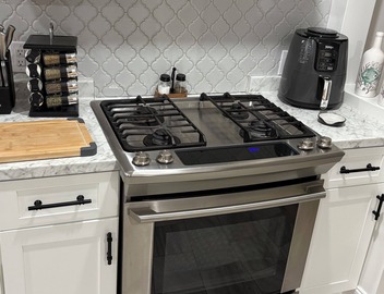 Charming 3-bedroom house with fast WiFi and is pet-friendly in Brockton 3