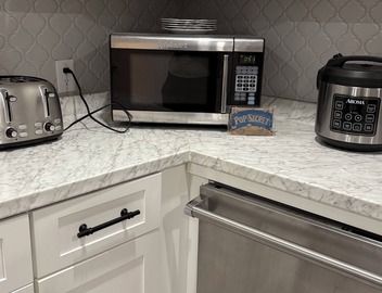 Charming 3-bedroom house with fast WiFi and is pet-friendly in Brockton 4