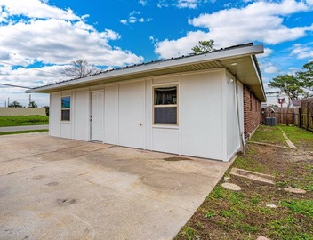 Charming 3-bedroom house with AC and WiFi in awesome Kenner 4