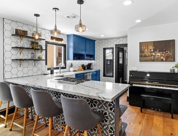 Charming 3BR in Heart of LA with Spacious Backyard 2