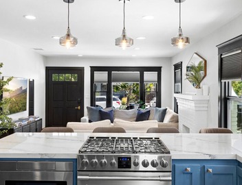 Charming 3BR in Heart of LA with Spacious Backyard 4