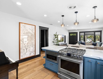Charming 3BR in Heart of LA with Spacious Backyard 5