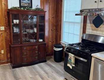 Charming 4-bedroom bed & breakfast in Marksville with AC, WiFi and full Kitchen. 2