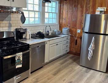 Charming 4-bedroom bed & breakfast in Marksville with AC, WiFi and full Kitchen. 4