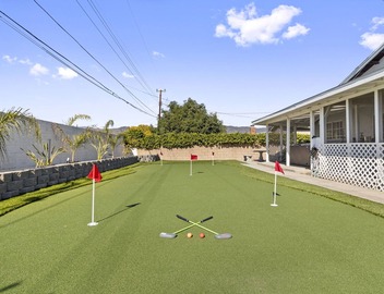 Charming 5 bedroom with a putting green 5
