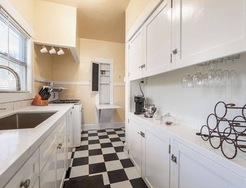 Charming apartment with WiFi and AC, two blocks to the beach 2