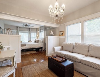 Charming apartment with WiFi and AC, two blocks to the beach 5