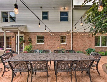 Charming Apartment w/Yard & Beautiful Gardens! 2