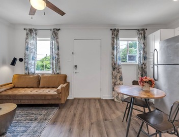 Charming Apt Close to the Garden District, Wi-Fi, Off-Street Parking, and More! 3