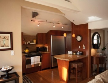 Charming Beach Bungalow in South Laguna Beach Village. Private Property Parking, 2