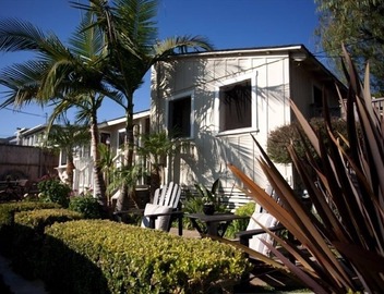 Charming Beach Bungalow in South Laguna Beach Village. Private Property Parking, 3
