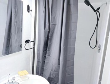 Charming Beautiful Private Room With Private Bath and Parking! Near Metrotown 3