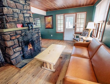 Charming Cabin, Next To National Park 3 Bedroom Cabin - #20-NCD0297 5