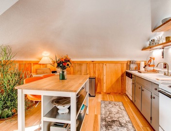Charming Carriage House in Capital Hill 3