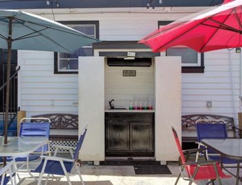 Charming Conti Nest with Large Courtyard 2